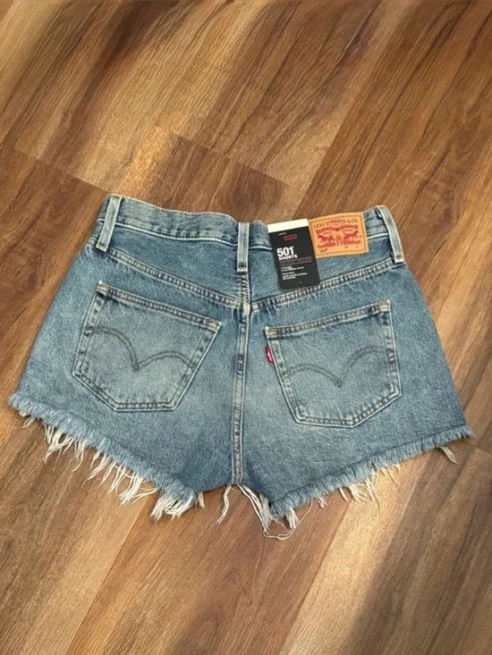 Women’s Levi’s 501 High Rise Short - Picture 3 of 5